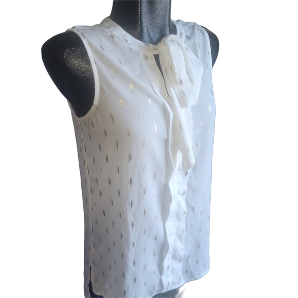 Vero White Sleeveless Blouse with Gold Leaf Print and Fabric Tie Neckline S - Picture 2 of 6